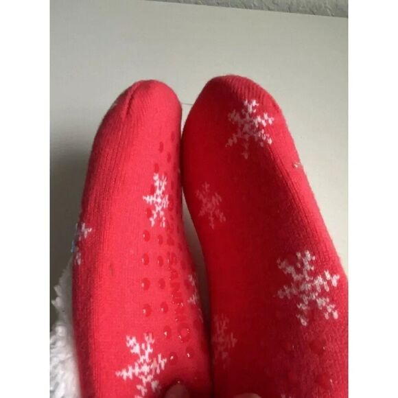 Sanrio Hello Kitty Christmas Slipper Socks Women’s Shoe Size 4-10  Faux Fur NEW - Picture 7 of 11